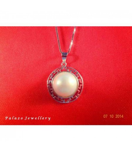 PALAZO JEWELLERY Pearl Pendant 18k White Gold 0.72 cts Pearl Pendant.